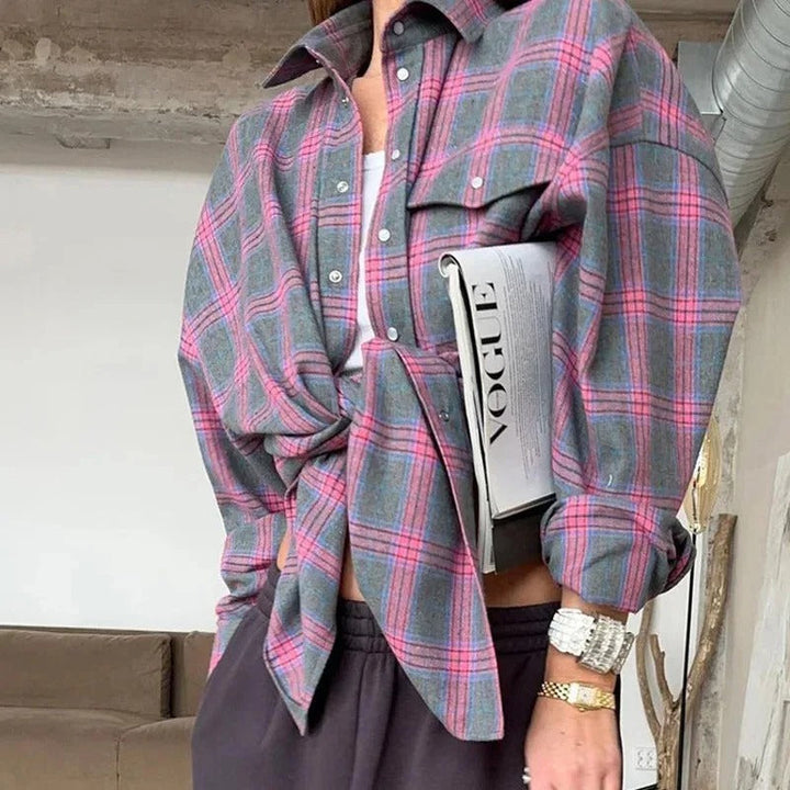 Dame oversized ternet langærmet skjorte, klassisk rød-hvidt ternet mønster, oversized og afslappet pasform