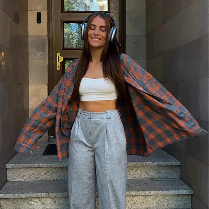 Dame oversized ternet langærmet skjorte, klassisk rød-hvidt ternet mønster, oversized og afslappet pasform