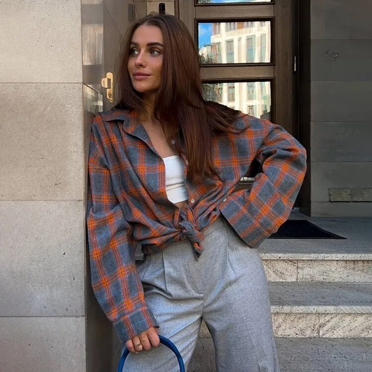 Dame oversized ternet langærmet skjorte, klassisk rød-hvidt ternet mønster, oversized og afslappet pasform