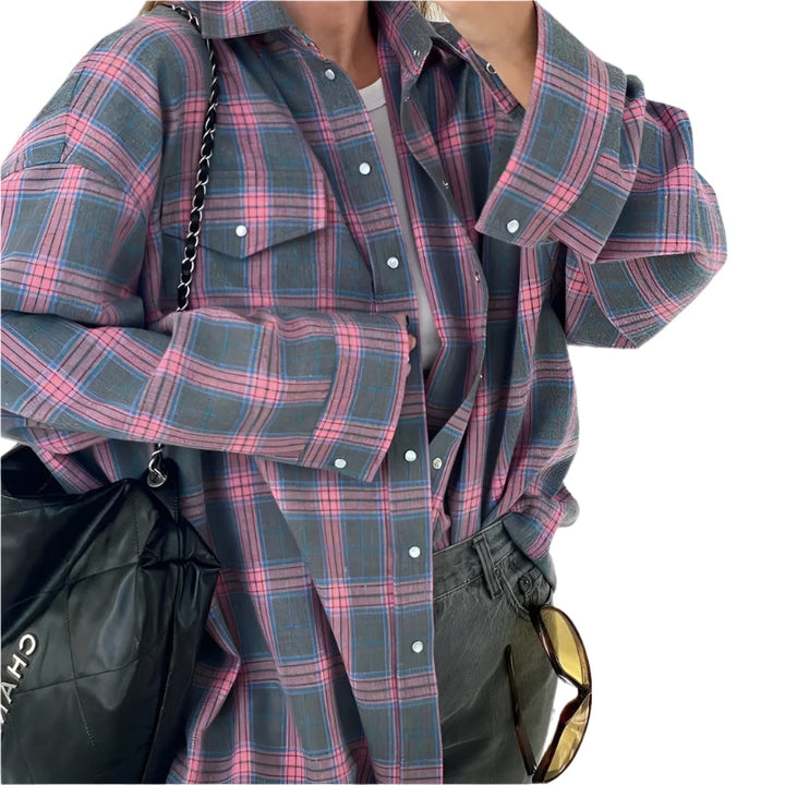 Dame oversized ternet langærmet skjorte, klassisk rød-hvidt ternet mønster, oversized og afslappet pasform
