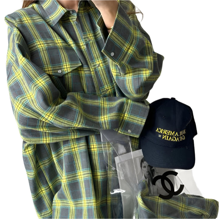 Dame oversized ternet langærmet skjorte, klassisk rød-hvidt ternet mønster, oversized og afslappet pasform