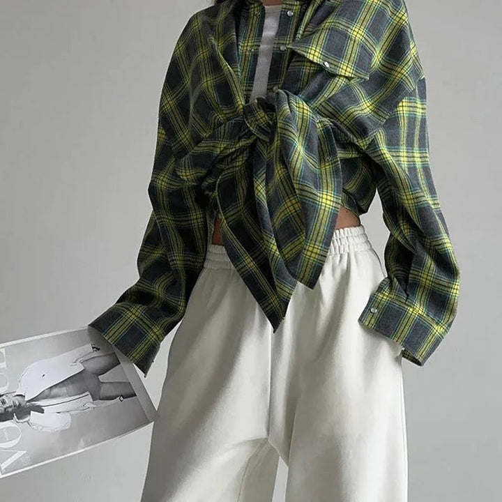 Dame oversized ternet langærmet skjorte, klassisk rød-hvidt ternet mønster, oversized og afslappet pasform
