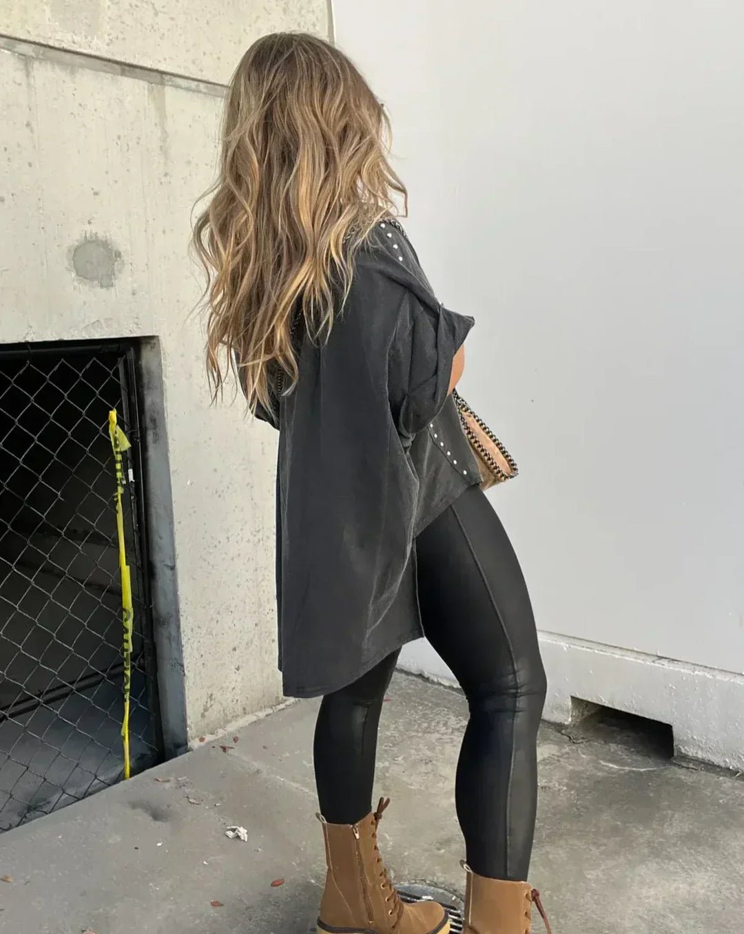 Dame oversized T-shirt, afslappet, behagelig, åndbar, flere farver, oversized pasform, hvid baggrund