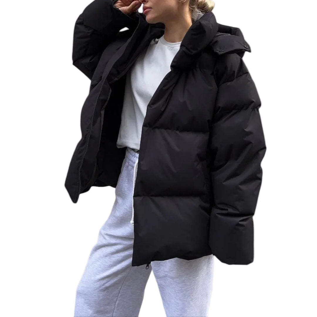 Dame oversized vinterjakke, moderne og trendy, sort jakke med tyk isolering og rummelige lommer.