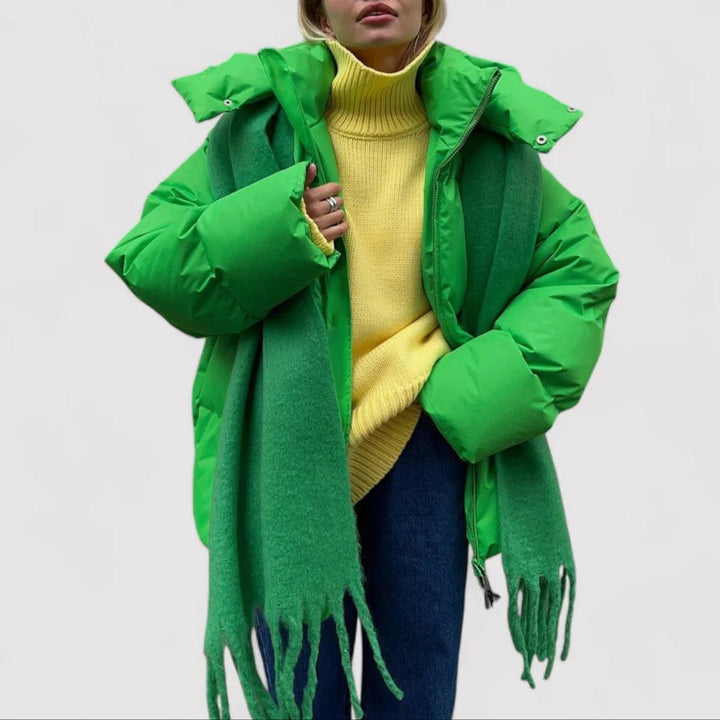Dame oversized vinterjakke, moderne og trendy, sort jakke med tyk isolering og rummelige lommer.