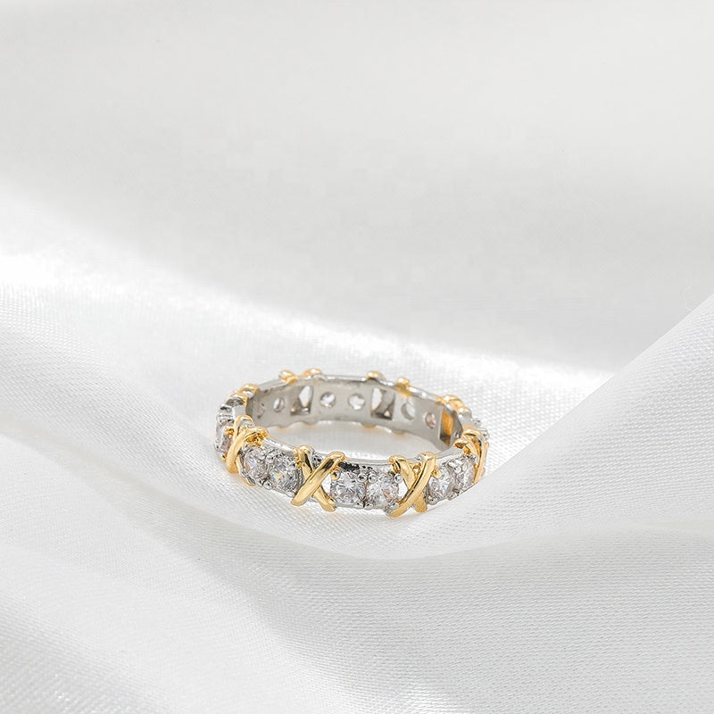 Dame zirkonia evighedsring rosaguld, sølv, guld. Strålende kubiske zirkonia sten og luksuriøst design. Evighedsring.