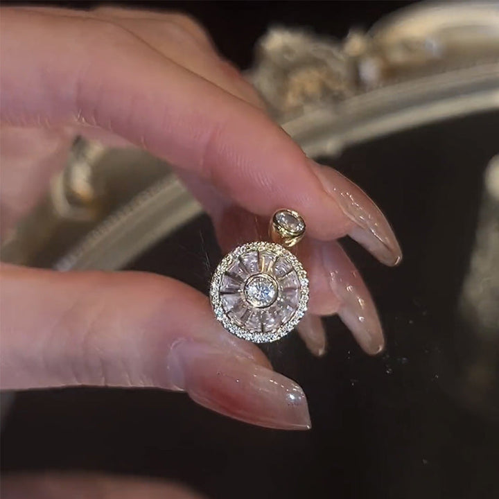 Dame zirkonring, runde zirkonia sten, skinnende guld, elegant til fest og hverdag.