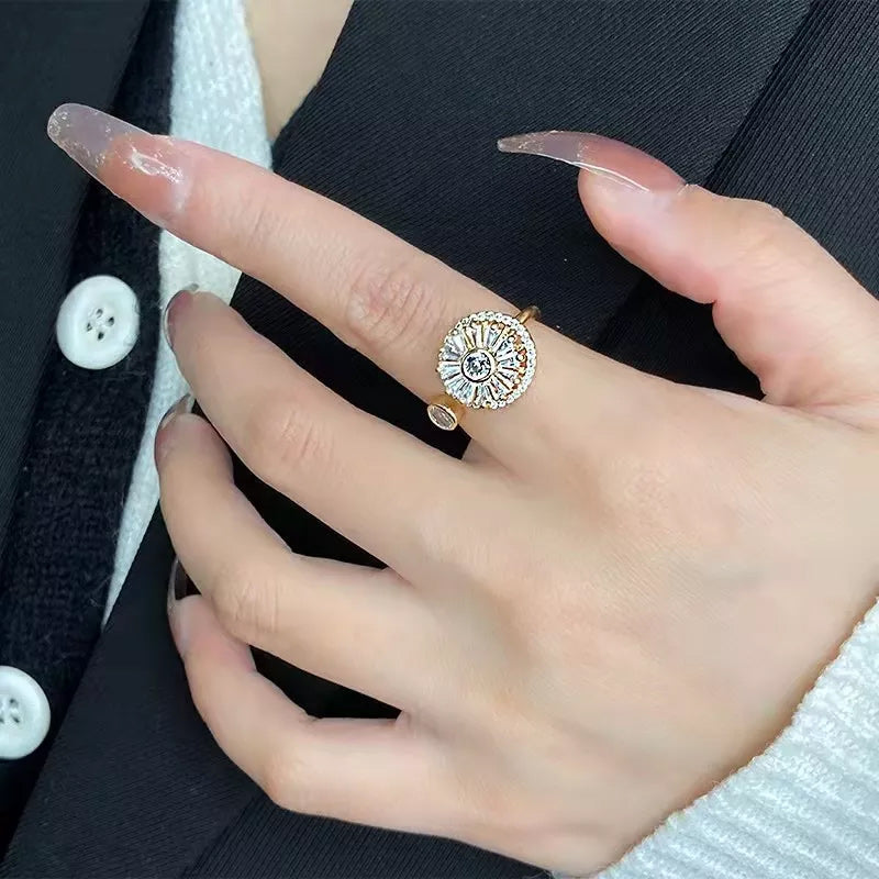 Dame zirkonring, runde zirkonia sten, skinnende guld, elegant til fest og hverdag.
