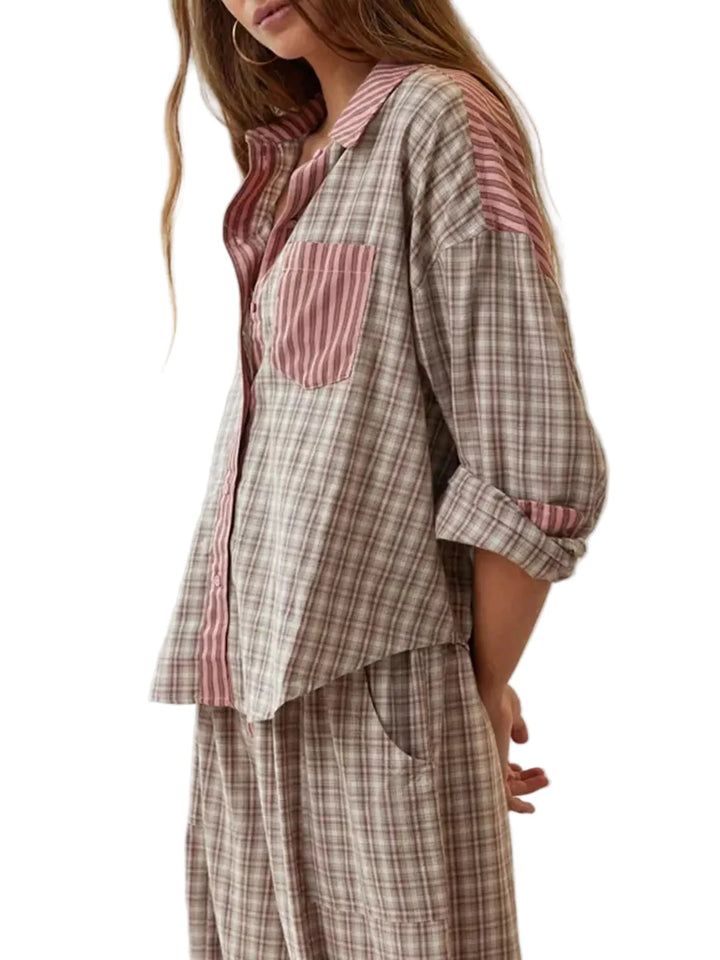 Dame pyjamassæt i blødt materiale, varmt og stilfuldt nattøj med elegante detaljer, perfekt til vinteraftener.