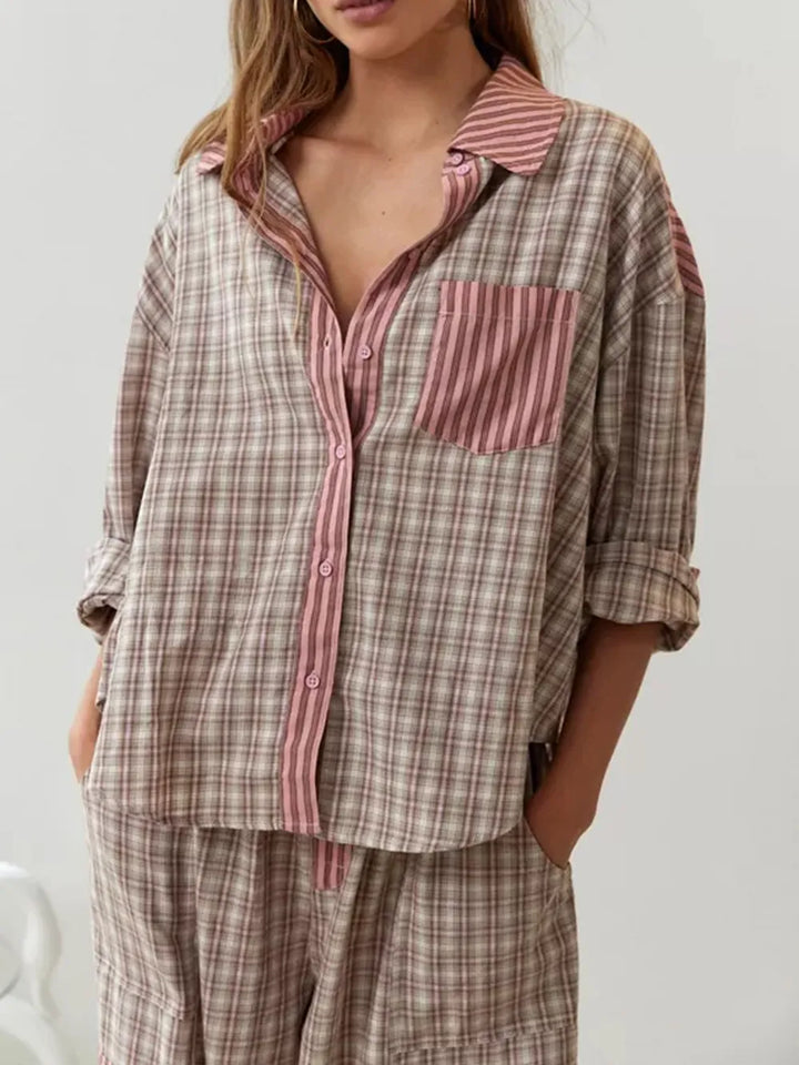 Dame pyjamassæt i blødt materiale, varmt og stilfuldt nattøj med elegante detaljer, perfekt til vinteraftener.