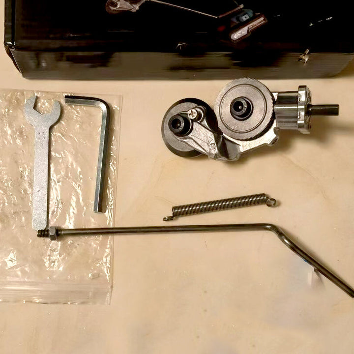 Elektrisk pladesaks, blå metal, holdbar og præcis klipning, velegnet til bilbrug og metalarbejde.