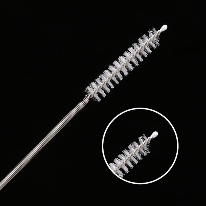 Lang og fleksibel køleskabsafløbsrenser med sort fleksibel arm og rustfri stål og nylonbørste.