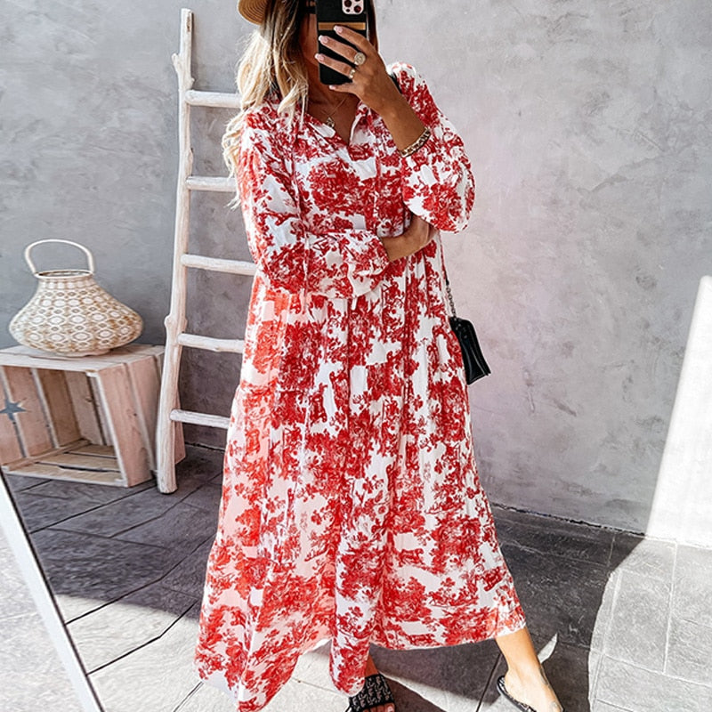 Dame sommerkjole med lange ærmer og V-hals, rød, med flæsedetaljer.