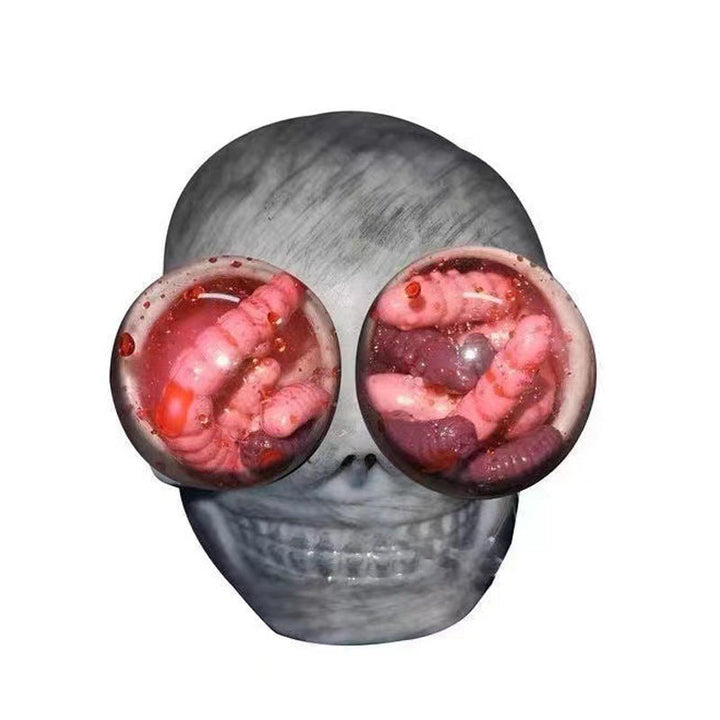 Sjov dødningehoved stressbold til Halloween, grå og hvid, med udstående øjne, perfekt til stresslindring.