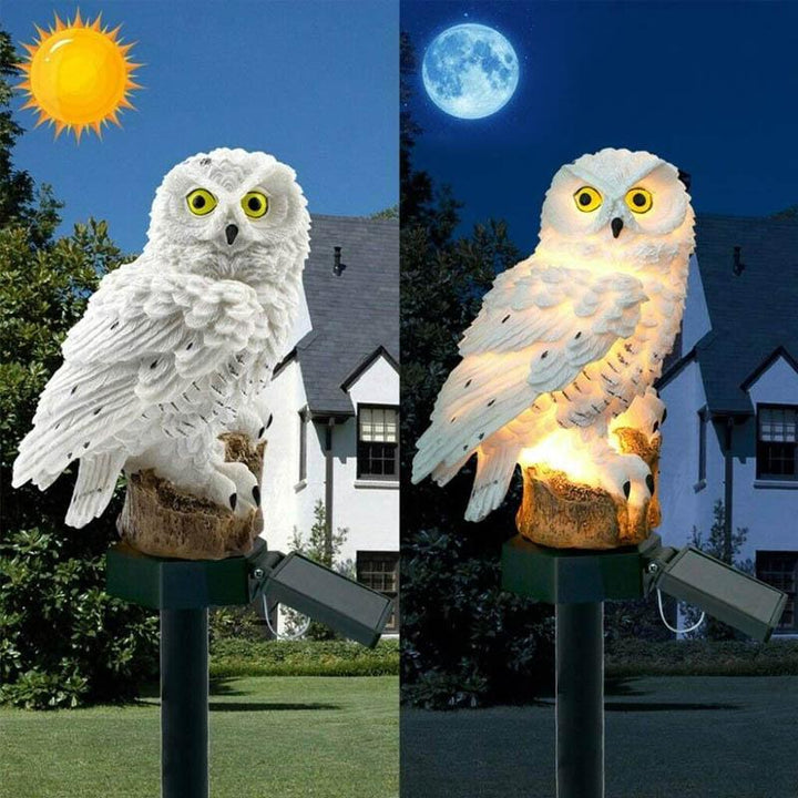 "Pöllömuotoinen LED-aurinkovalo, valkoinen ja ruskea, koristeellinen puutarhavalaisin ulkokäyttöön."