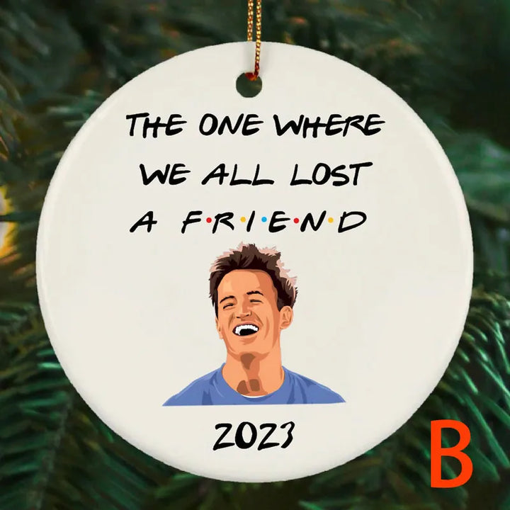 Porcelæns julepynt med Chandler og Joey, skinnende finish, Chandlers smil, juletræspynt, porcelænskeramik.