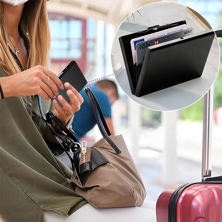 RFID-beskyttet sort kreditkortholder i rustfrit stål, stilfuld og holdbar, velegnet til både mænd og kvinder.
