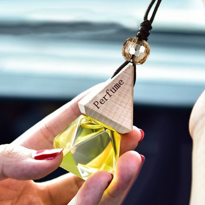 Frischer Autoduft-Anhänger, Holz und Glas, kompakt und stilvoll, passend für alle Autos, verleiht dem Auto Persönlichkeit.