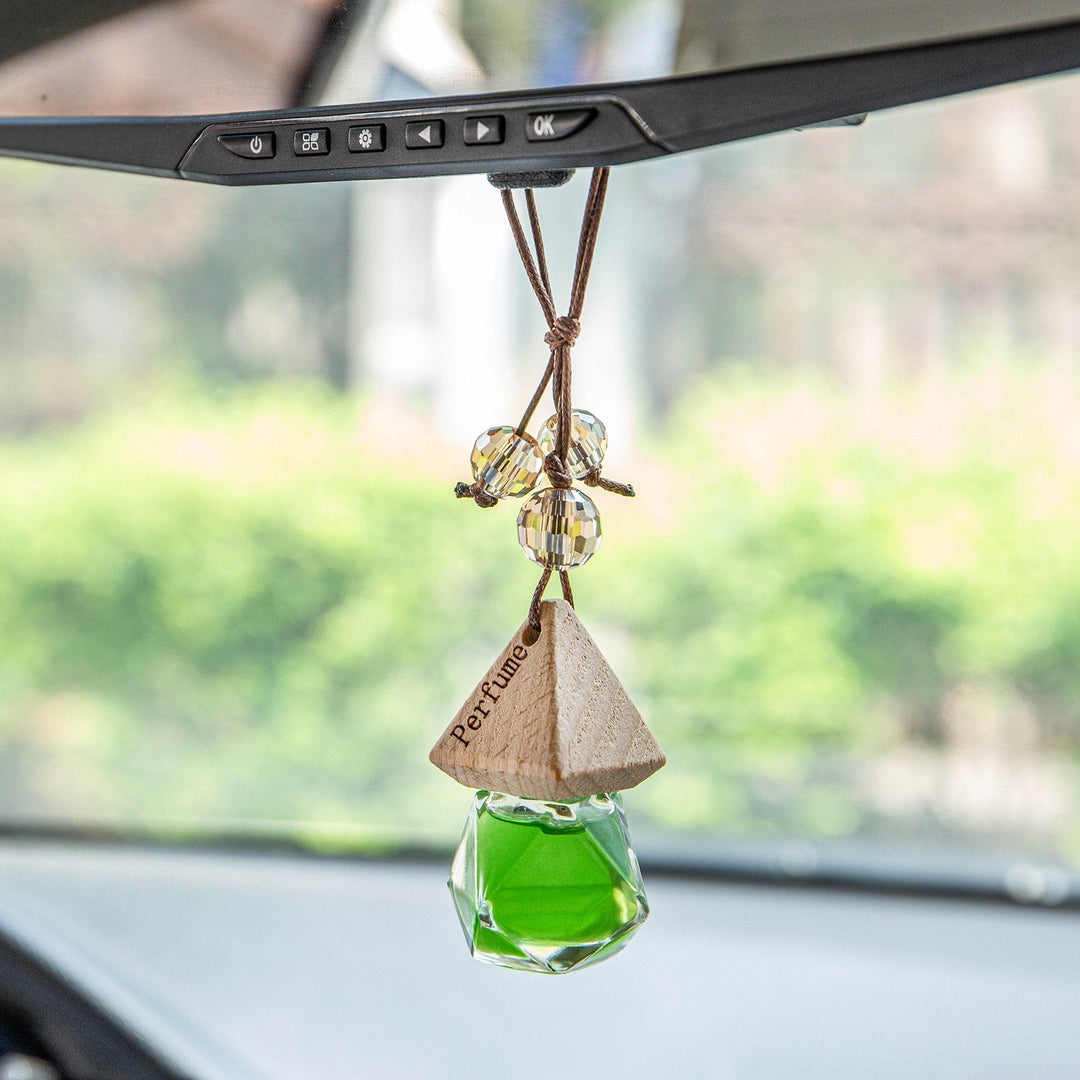 Frischer Autoduft-Anhänger, Holz und Glas, kompakt und stilvoll, passend für alle Autos, verleiht dem Auto Persönlichkeit.
