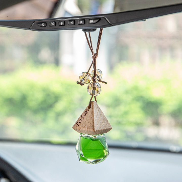Frischer Autoduft-Anhänger, Holz und Glas, kompakt und stilvoll, passend für alle Autos, verleiht dem Auto Persönlichkeit.