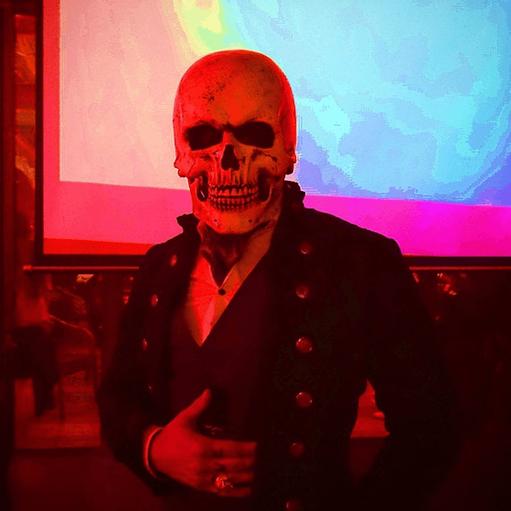 Realistisk unisex hjelm til Halloween, detaljeret design, lavet af kvalitetsmaterialer