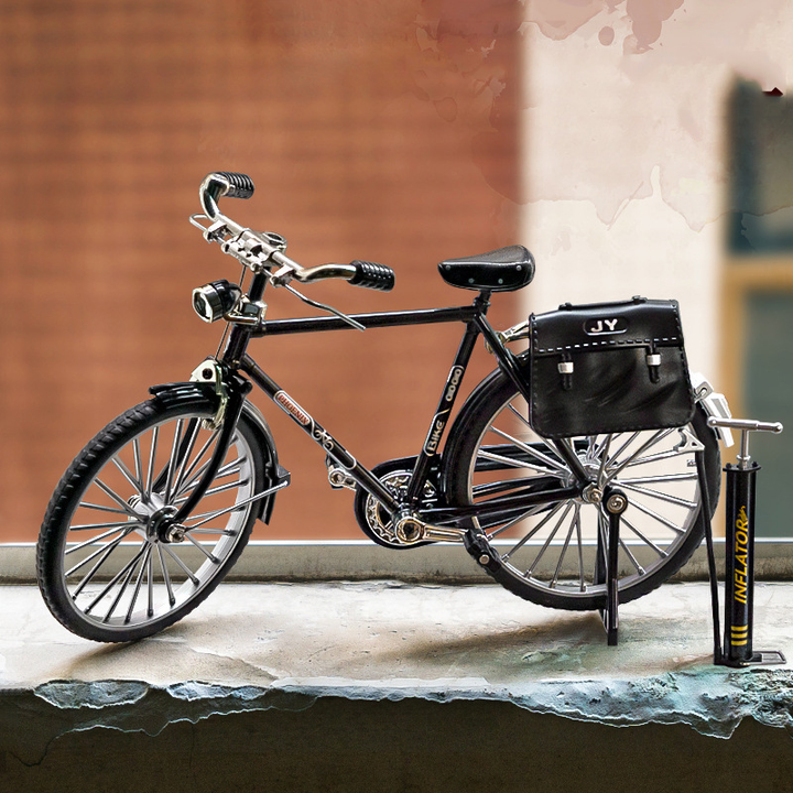Retro-lignende sort/grøn metal mini cykel, realistisk design, samlerobjekt og gaveidé, børn og gaver