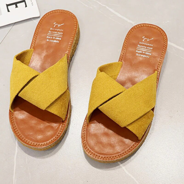 Ristiinsidottavat naisten kesä sandaalit, beige PU-materiaali, kestävä kumipohja, slip-on-malli rentoon tyyliin.