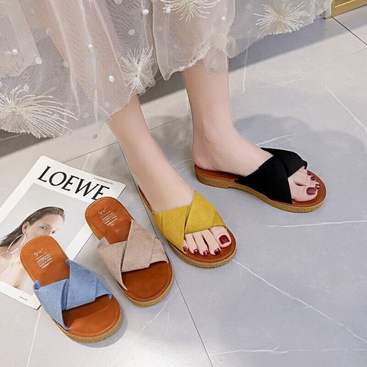 Ristiinsidottavat naisten kesä sandaalit, beige PU-materiaali, kestävä kumipohja, slip-on-malli rentoon tyyliin.