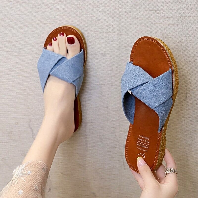 Ristiinsidottavat naisten kesä sandaalit, beige PU-materiaali, kestävä kumipohja, slip-on-malli rentoon tyyliin.