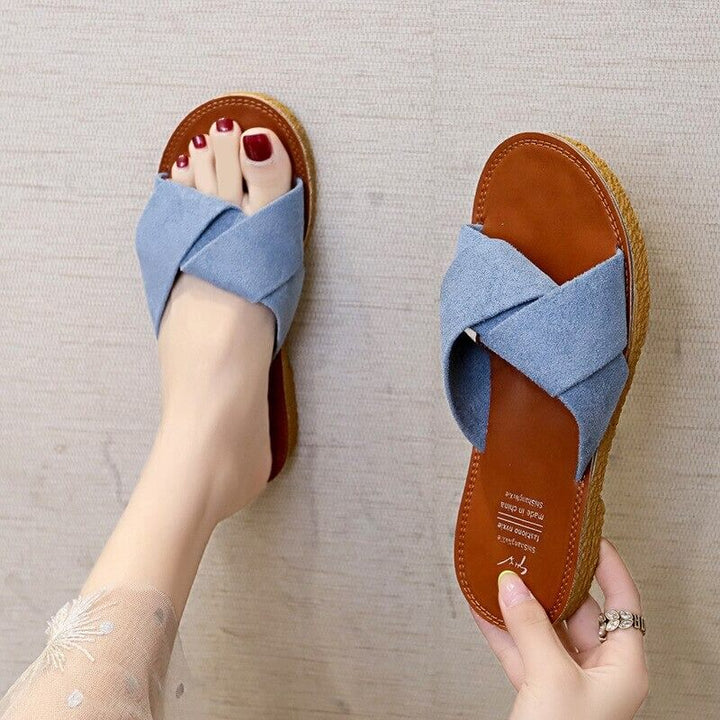 Ristiinsidottavat naisten kesä sandaalit, beige PU-materiaali, kestävä kumipohja, slip-on-malli rentoon tyyliin.
