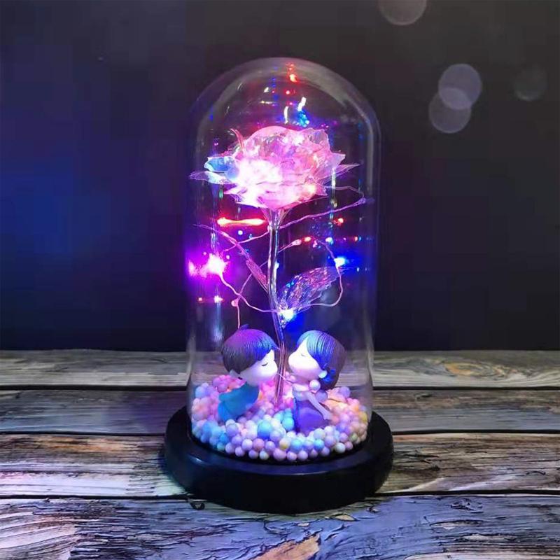 Romantisk LED Rose under glaskuppel, skaber varm og stemningsfuld belysning, ideel til hjemmet og som gave.