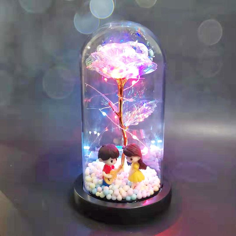 Romantisk LED Rose under glaskuppel, skaber varm og stemningsfuld belysning, ideel til hjemmet og som gave.