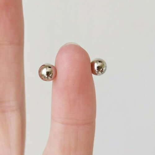 "Ruostumaton teräs magneettinen nännirengas, kivuton, tyylikäs muotoilu, hopeanvärinen, lisävaruste miehille. Koko: 10mm."