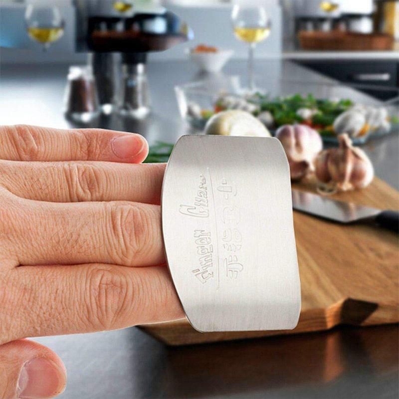 Justerbart fingerskjold i rustfrit stål til køkkenet, beskytter fingrene mod snitsår, stilfuldt og sikkert.