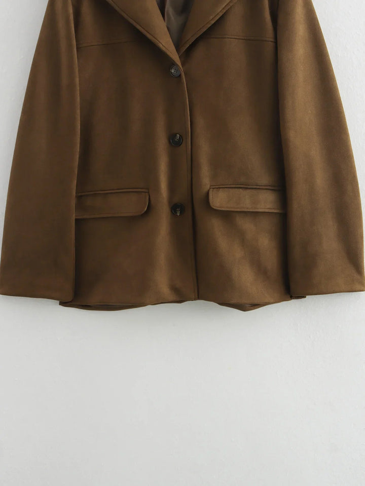"Ruskea naisten cropped bleiseri pitkät hihat, klassinen leikkaus, ajaton muotoilu, moderni ja elegantti ilme."