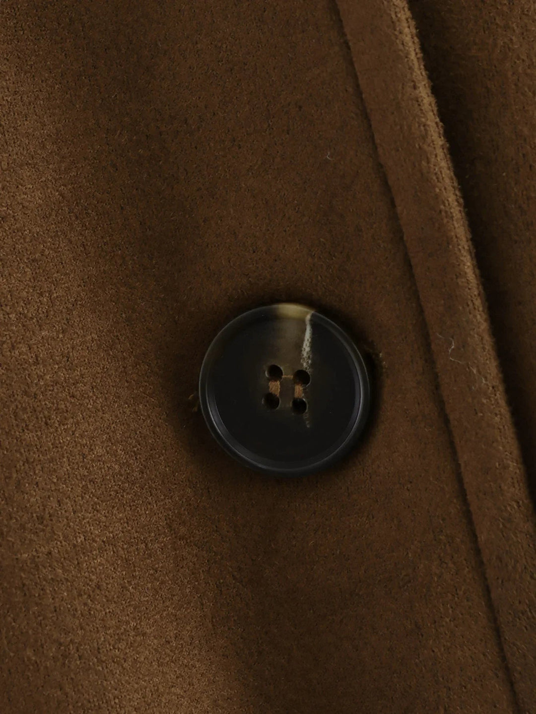 "Ruskea naisten cropped bleiseri pitkät hihat, klassinen leikkaus, ajaton muotoilu, moderni ja elegantti ilme."
