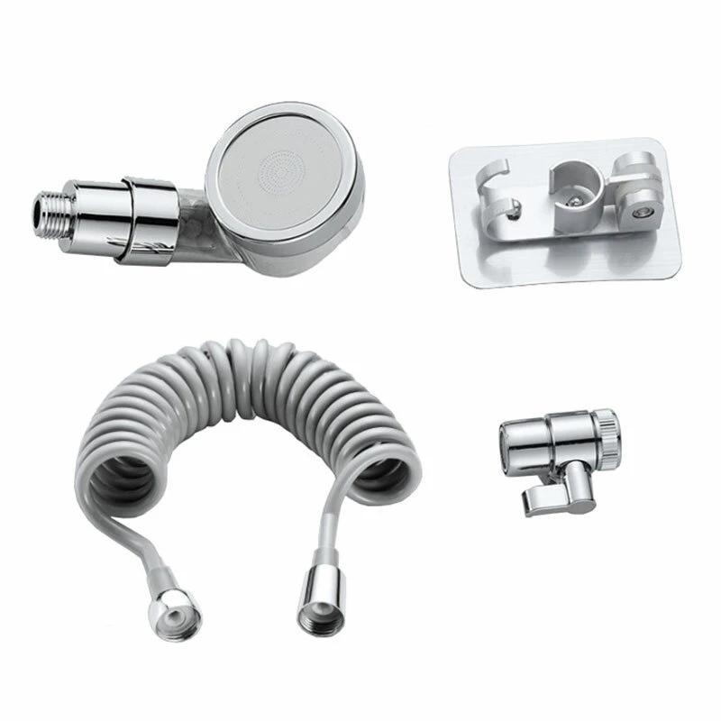 Justerbart armatursæt med sølv kromfinish, ergonomisk, moderne og rustfrit til badeværelset.