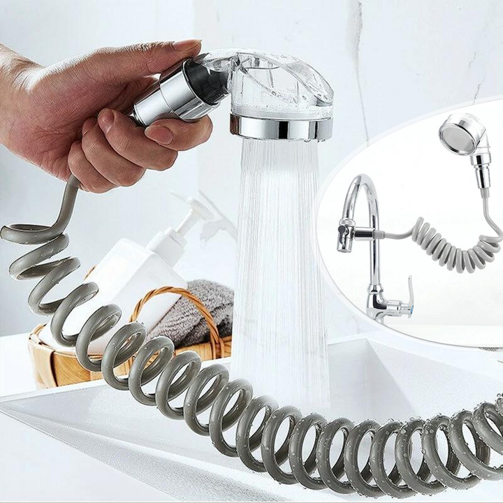 Justerbart armatursæt med sølv kromfinish, ergonomisk, moderne og rustfrit til badeværelset.