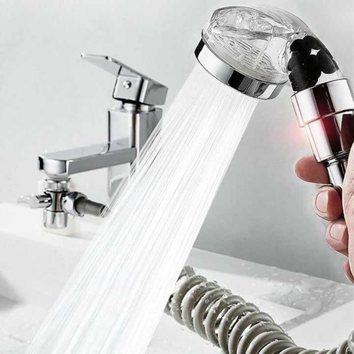 Justerbart armatursæt med sølv kromfinish, ergonomisk, moderne og rustfrit til badeværelset.