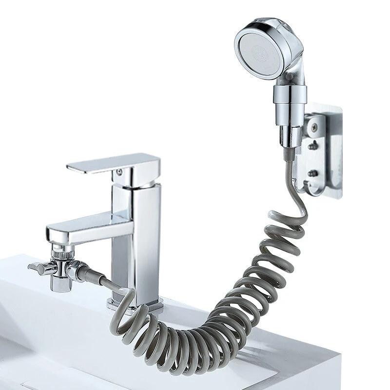 Justerbart armatursæt med sølv kromfinish, ergonomisk, moderne og rustfrit til badeværelset.