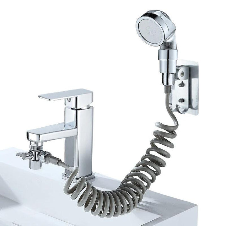 Justerbart armatursæt med sølv kromfinish, ergonomisk, moderne og rustfrit til badeværelset.