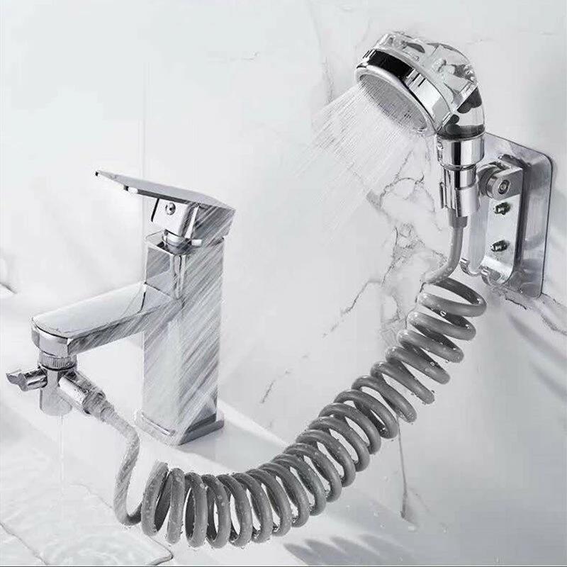 Justerbart armatursæt med sølv kromfinish, ergonomisk, moderne og rustfrit til badeværelset.