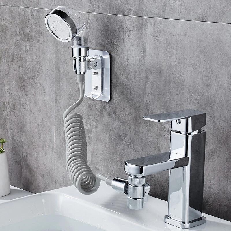 Justerbart armatursæt med sølv kromfinish, ergonomisk, moderne og rustfrit til badeværelset.