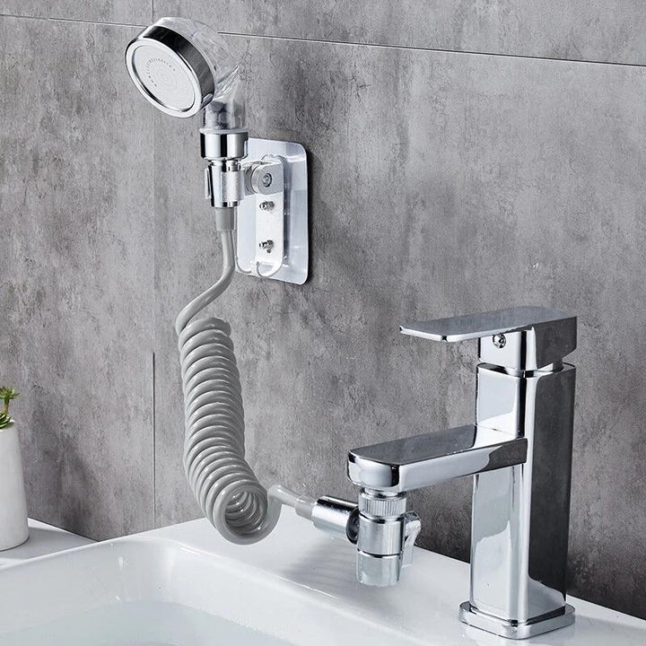 Justerbart armatursæt med sølv kromfinish, ergonomisk, moderne og rustfrit til badeværelset.