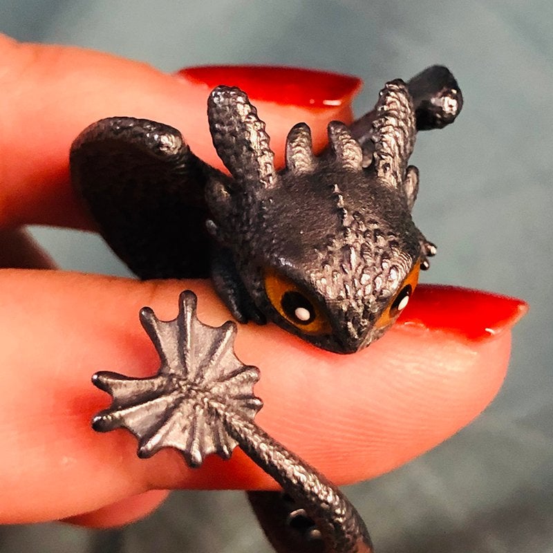Justerbar drage ring sort eller sølv, unikt design, passer til alle fingre, dragesymboler.