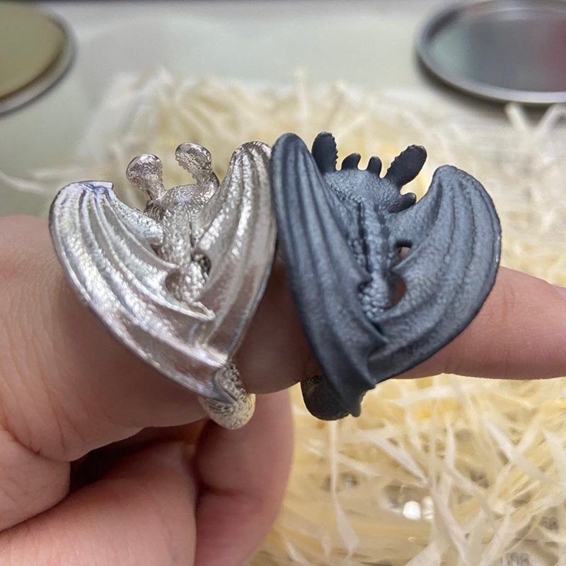 Justerbar drage ring sort eller sølv, unikt design, passer til alle fingre, dragesymboler.