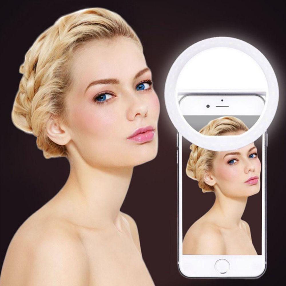 Justerbart selfie-lys monteret på telefonen, klar LED-belysning skaber perfekt belysning til selfies.