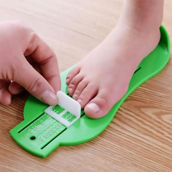 Justerbar babyfodmåler, gul ABS-plast, kompakt design, præcist og brugervenligt måleværktøj.