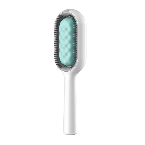 Blå/lyserød kæledyrshårfjerner med ergonomisk design og vandtank til massage og rengøring.