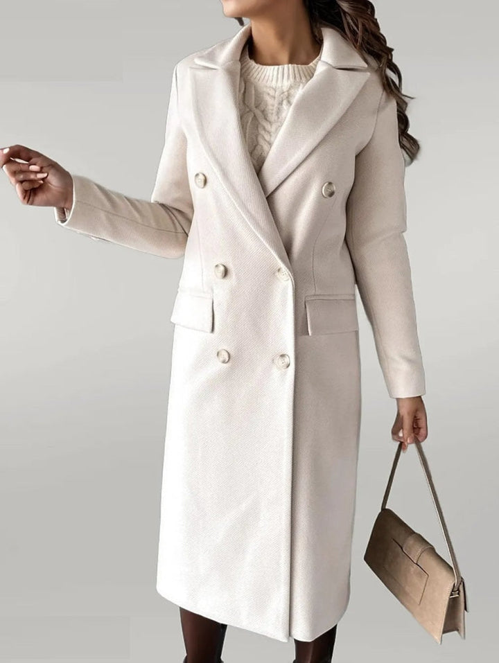 Skandinavisk dame vinterjakke, beige, minimalistisk design, varm og maskinvaskbar, stilfuldt look.